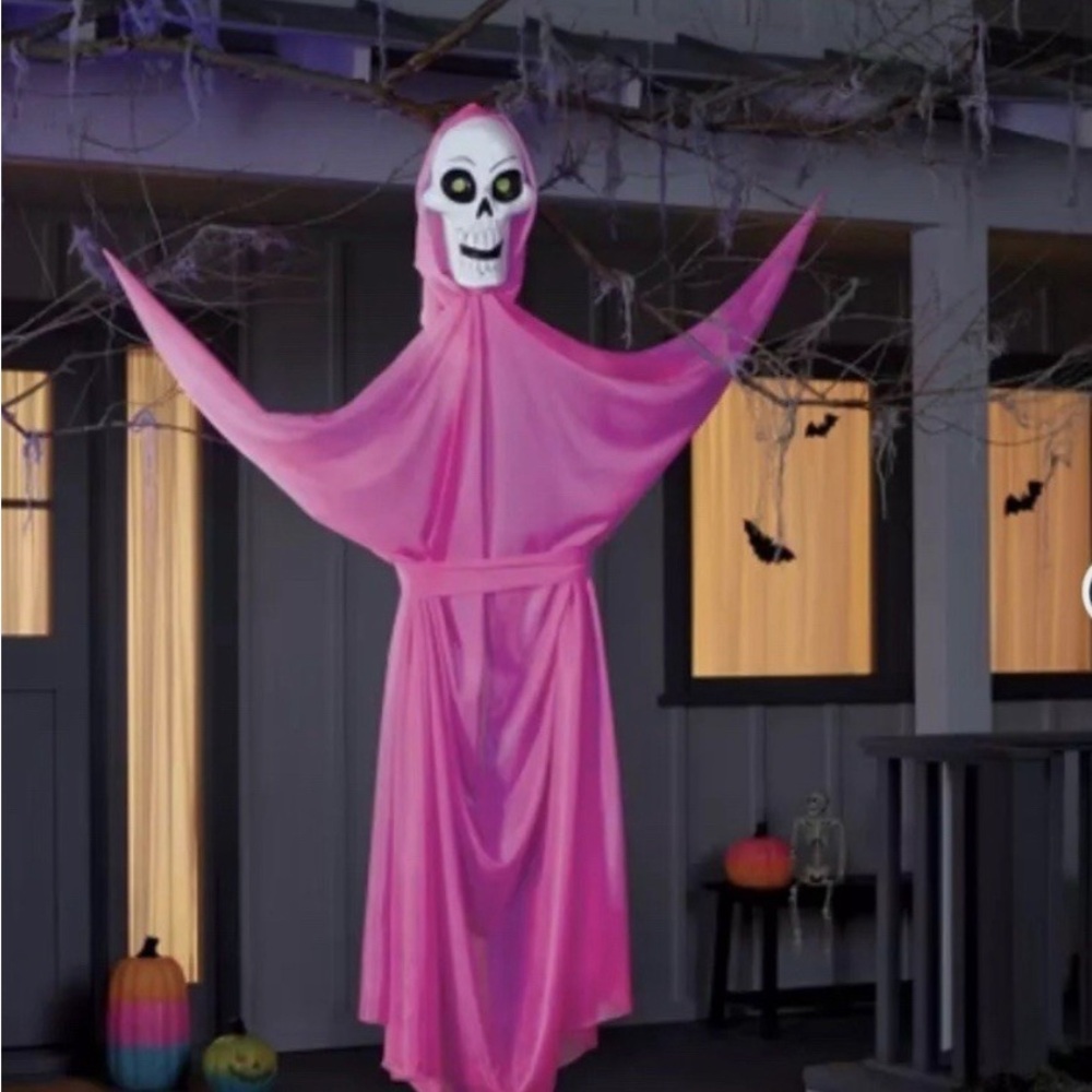 Hyde and eek 65” Neon ghoul glow under blackout. NWT neon pink